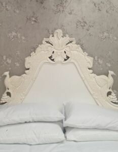 Josephine (Antique White)